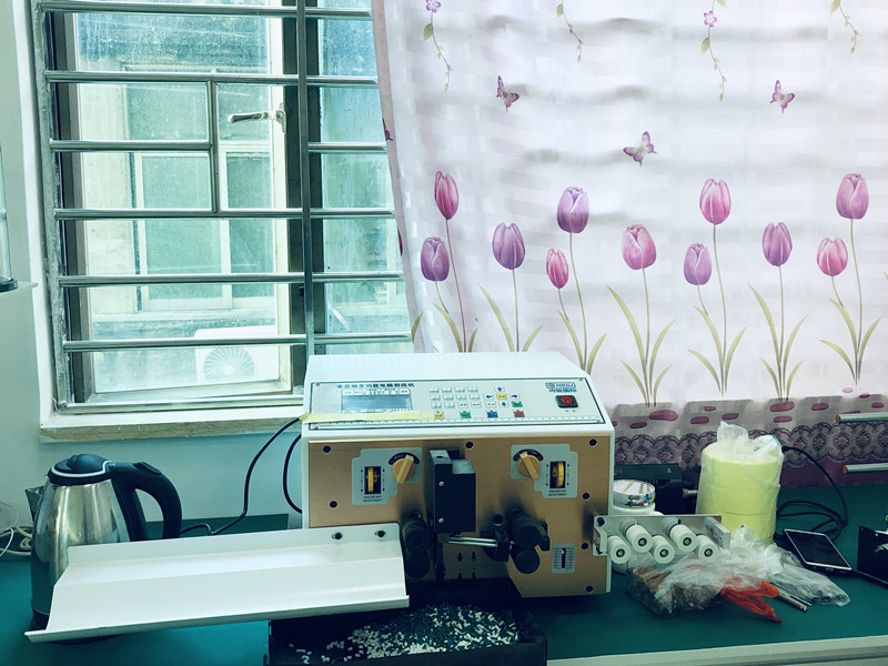 Wire stripping machine